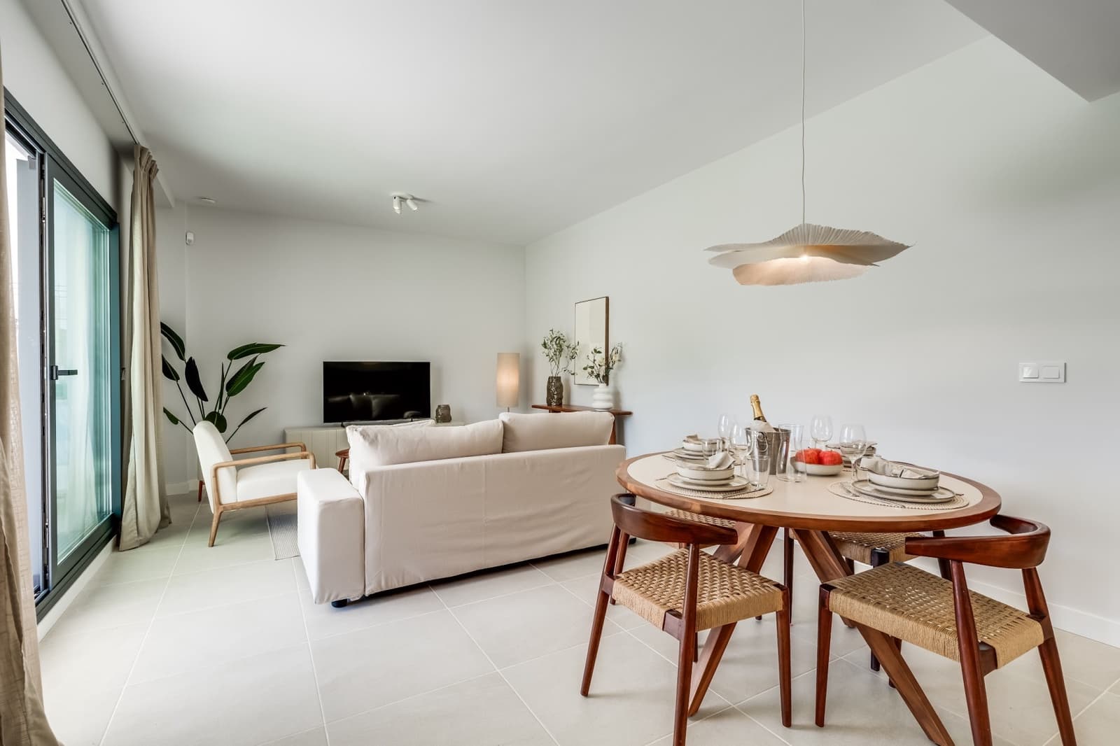2 bedroom Apartment for sale in Estepona with pool garage - € 420,000 (Ref: 9711125)