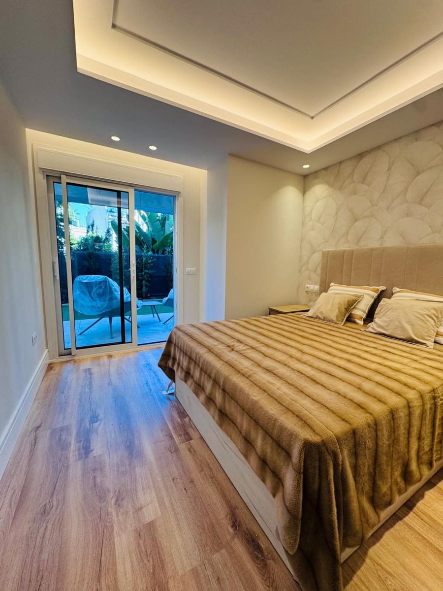 2 bedroom Apartment for sale in San Pedro de Alcantara with pool garage - € 795,000 (Ref: 9726385)