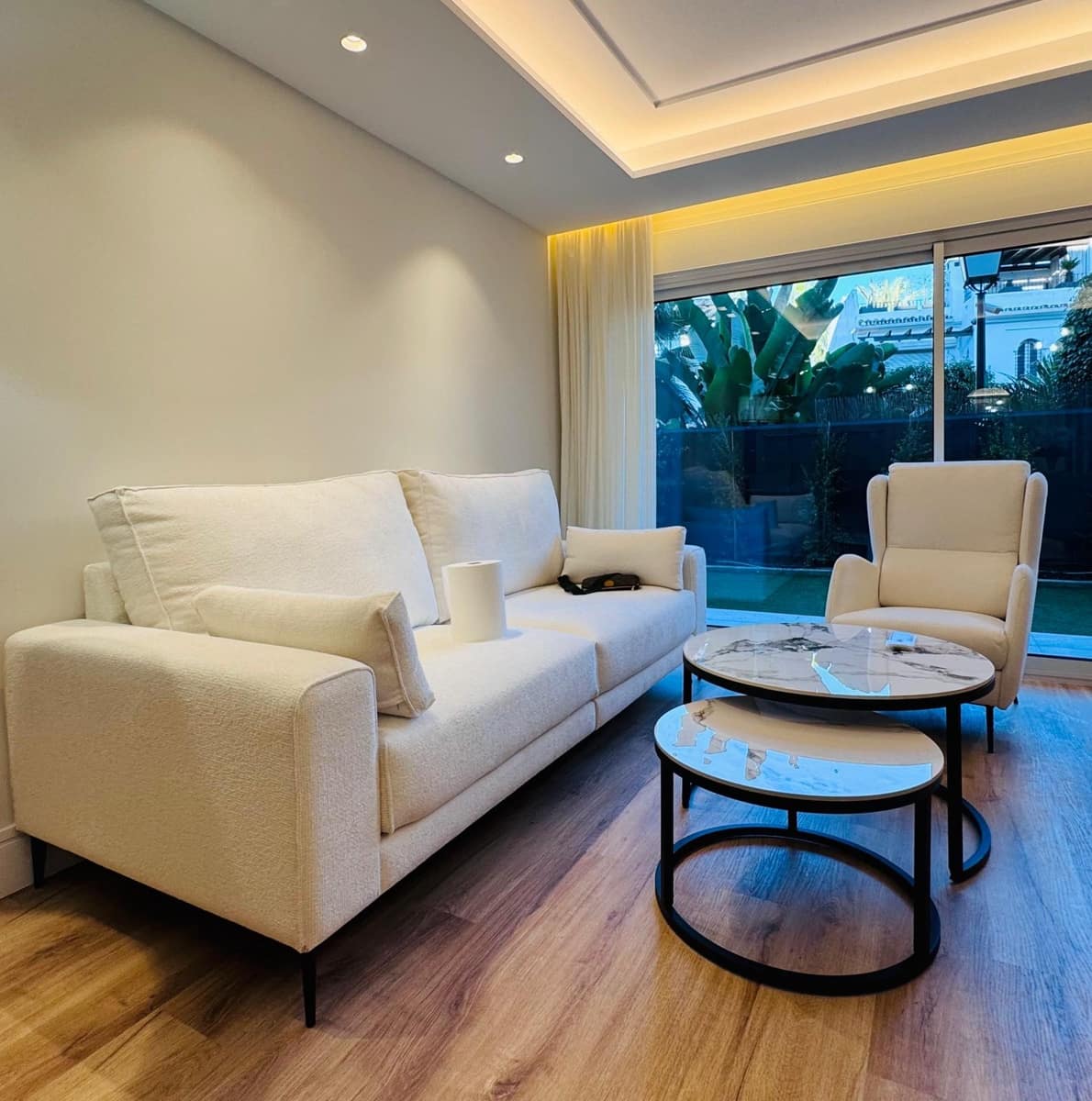 2 bedroom Apartment for sale in San Pedro de Alcantara with pool garage - € 795,000 (Ref: 9726385)