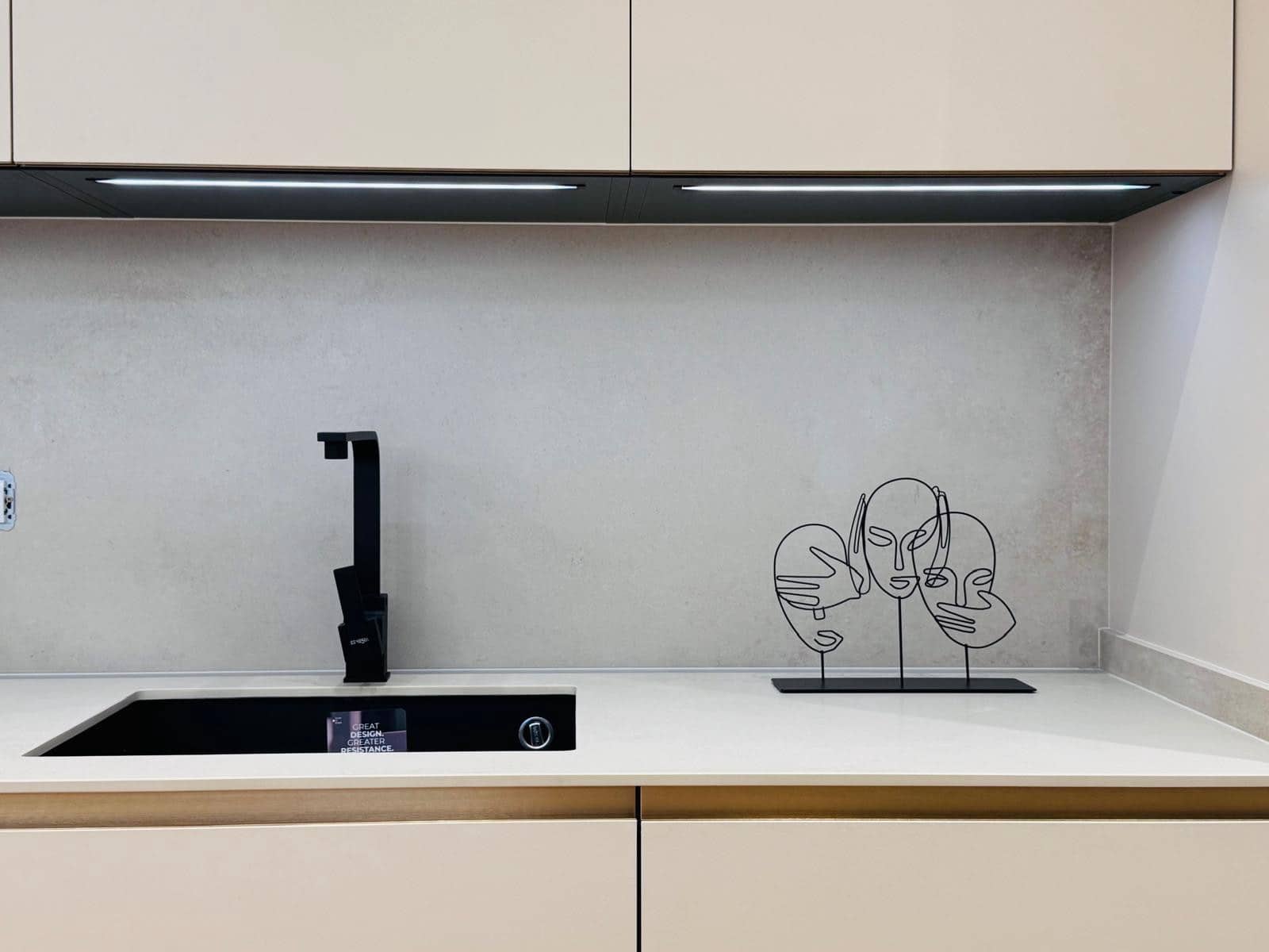 2 bedroom Apartment for sale in San Pedro de Alcantara with pool garage - € 795,000 (Ref: 9726385)