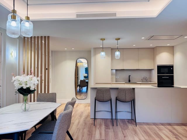 2 soveværelse Lejlighed til salg i San Pedro de Alcantara, Marbella med swimmingpool garage - € 759.000 (Ref: 9726385)