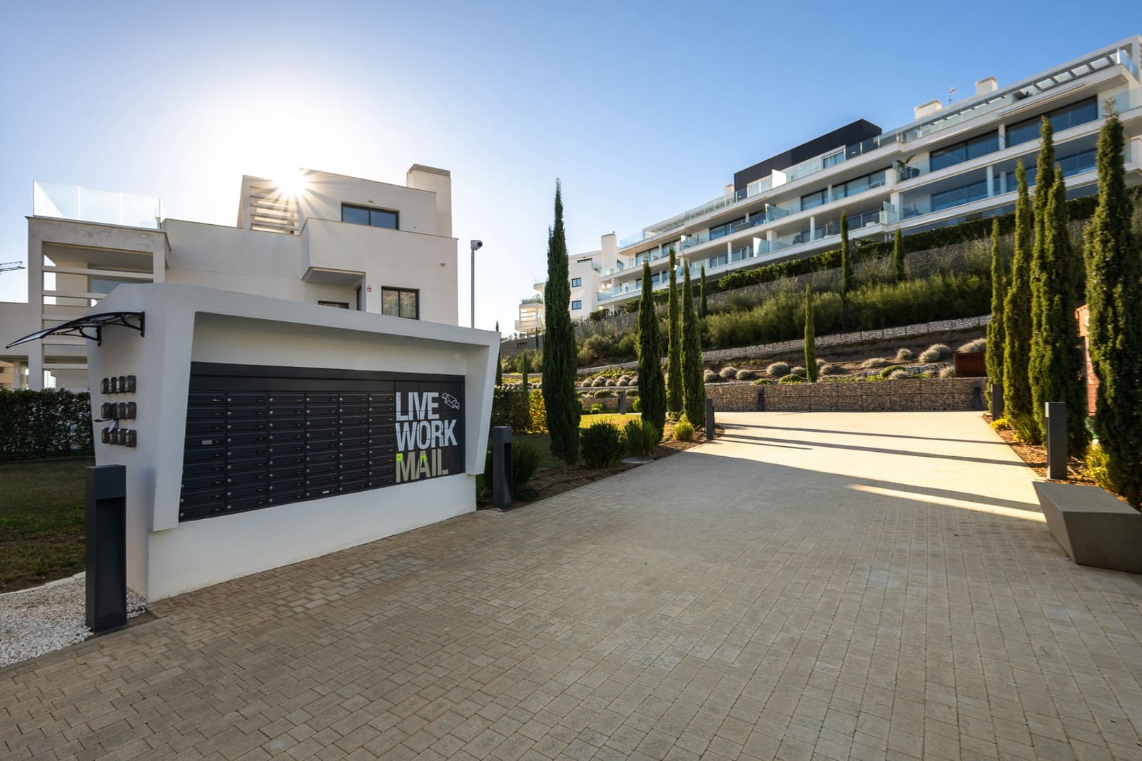 2 bedroom Apartment for sale in Fuengirola with pool garage - € 649,000 (Ref: 9726387)