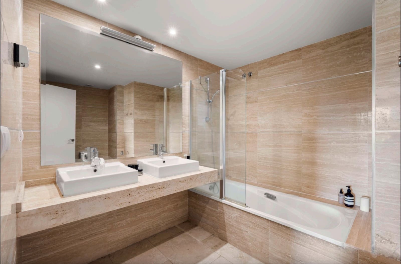 2 makuuhuone Huoneisto myytävänä paikassa Benahavis mukana uima-altaan 
autotalli - 583 000 € (Ref: 9731686)