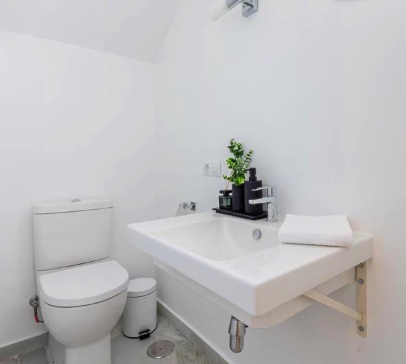 2 bedroom Penthouse for sale in Nueva Andalucia with pool garage - € 615,000 (Ref: 9731687)