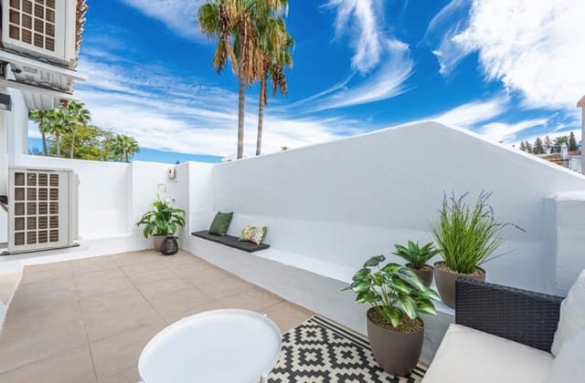 2 soverom Penthouse til salgs i Nueva Andalucia, Marbella med svømmebasseng garasje - € 595 000 (Ref: 9731687)