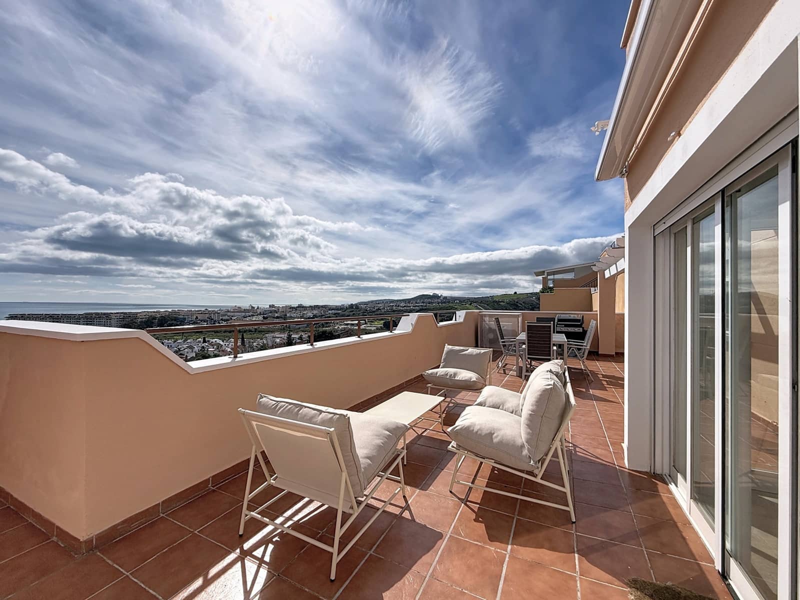 2 slaapkamer Penthouse te koop in Casares met zwembad garage - € 495.000 (Ref: 9761701)