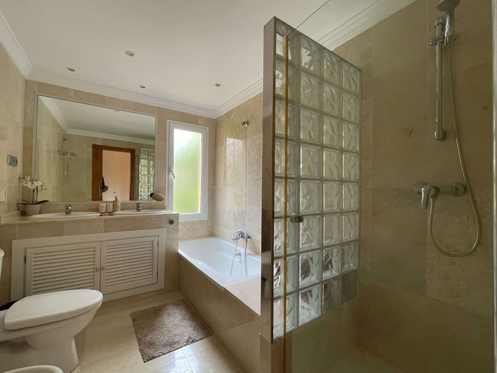 3 makuuhuone Huoneisto myytävänä paikassa Marbella mukana uima-altaan 
autotalli - 620 000 € (Ref: 9761702)