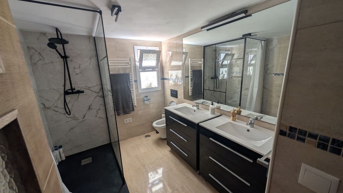 2 soveværelse Byhus til salg i Calahonda med swimmingpool garage - € 425.000 (Ref: 9788158)