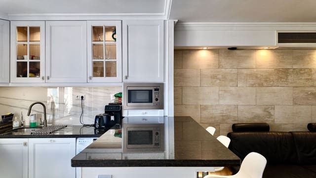 2 chambre Penthouse à vendre à El Paraiso, Estepona avec piscine garage - 395 000 € (Ref: 9788159)