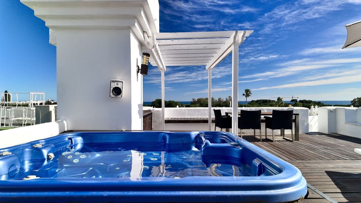 2 sypialnia Penthouse na sprzedaż w El Paraiso z basenem garażem - 395 000 € (Ref: 9788159)