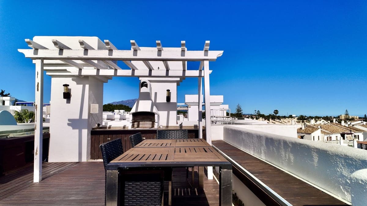 2 sypialnia Penthouse na sprzedaż w El Paraiso z basenem garażem - 395 000 € (Ref: 9788159)