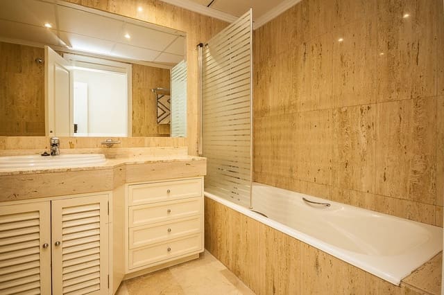 2 quarto Apartamento para venda em Marbella com piscina garagem - 375 000 € (Ref: 9788160)