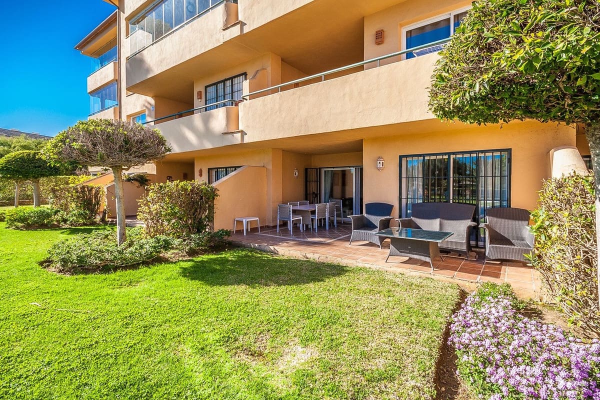 2 bedroom Apartment for sale in Marbella with pool garage - € 375,000 (Ref: 9788160)