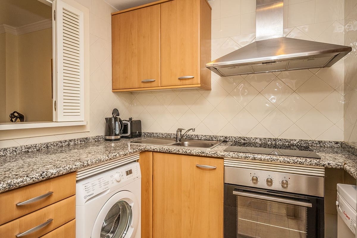 2 bedroom Apartment for sale in Marbella with pool garage - € 375,000 (Ref: 9788160)