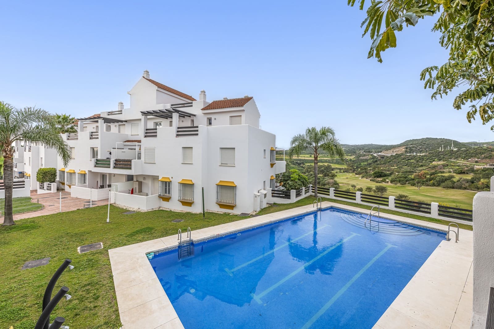 2 quarto Apartamento para venda em Estepona com piscina garagem - 324 999 € (Ref: 9790277)