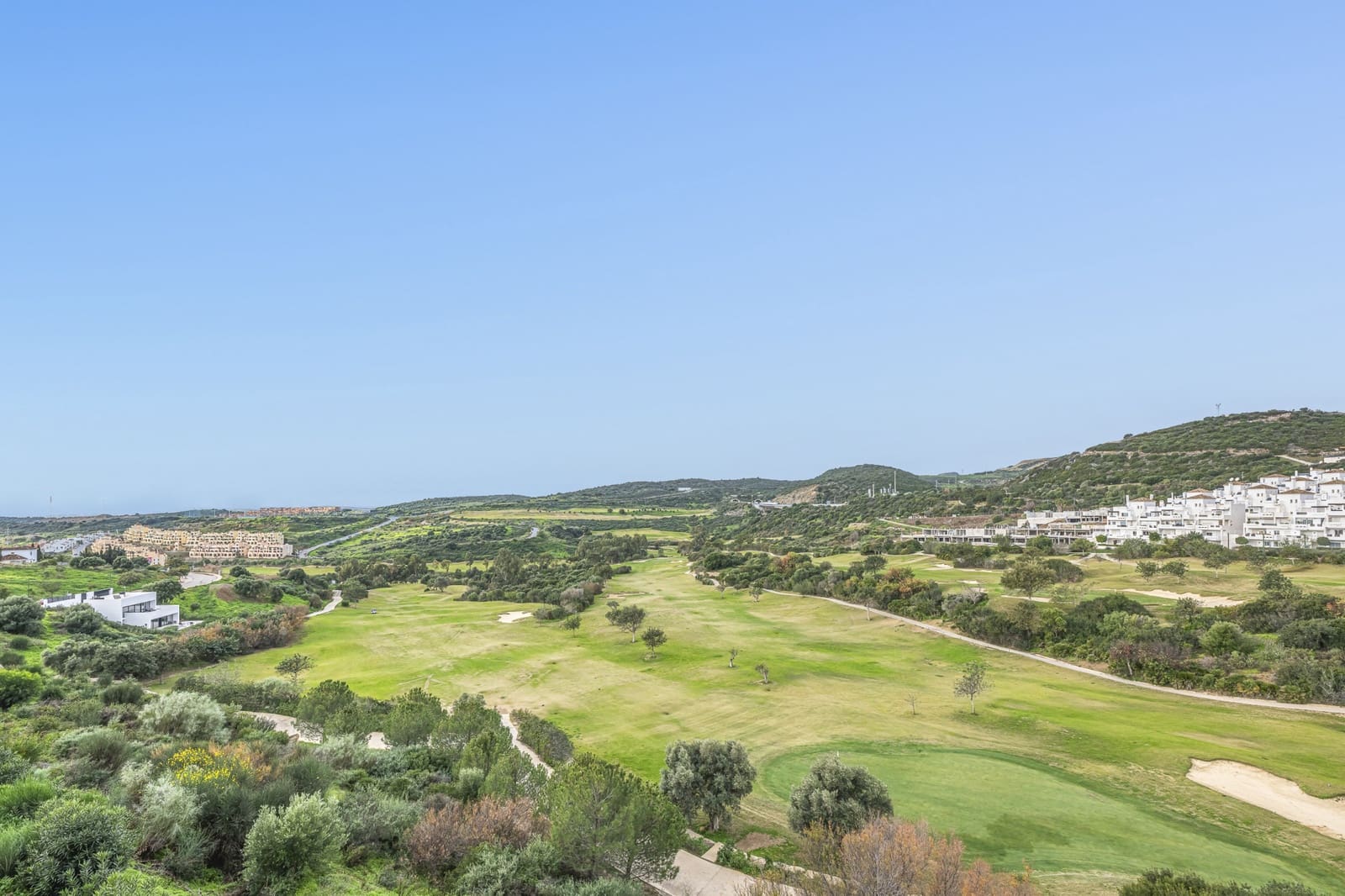 2 bedroom Apartment for sale in Estepona with pool garage - € 324,999 (Ref: 9790277)