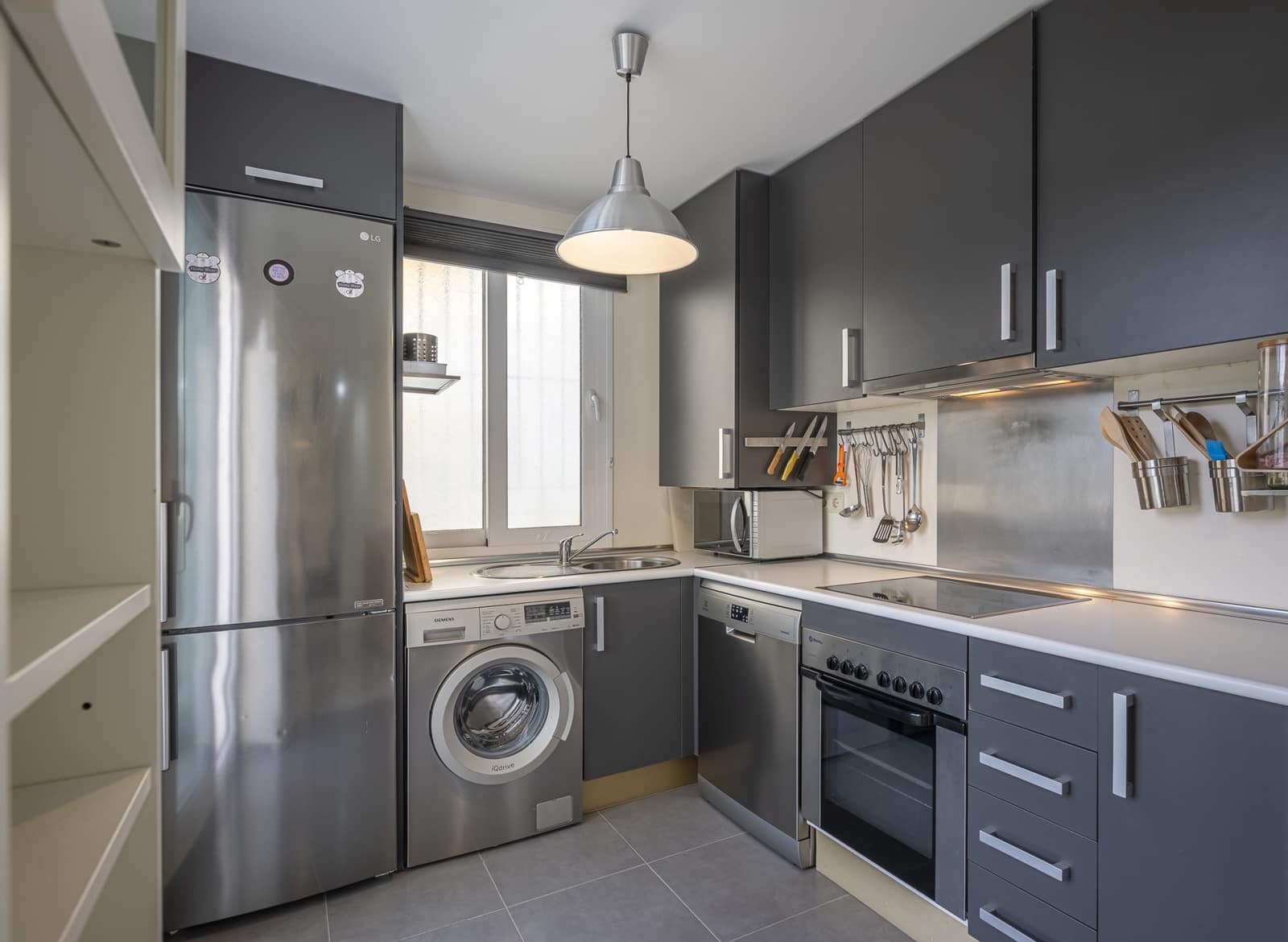 2 bedroom Apartment for sale in Estepona with pool garage - € 324,999 (Ref: 9790277)