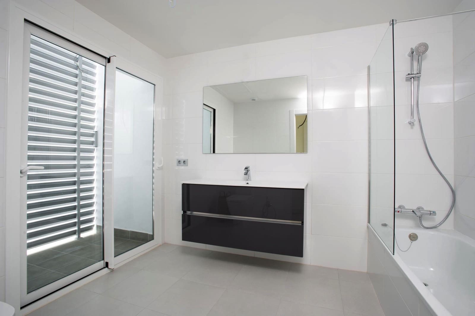 2 sovrum Lägenhet till salu i Nueva Andalucia med pool garage - 385 000 € (Ref: 9790278)