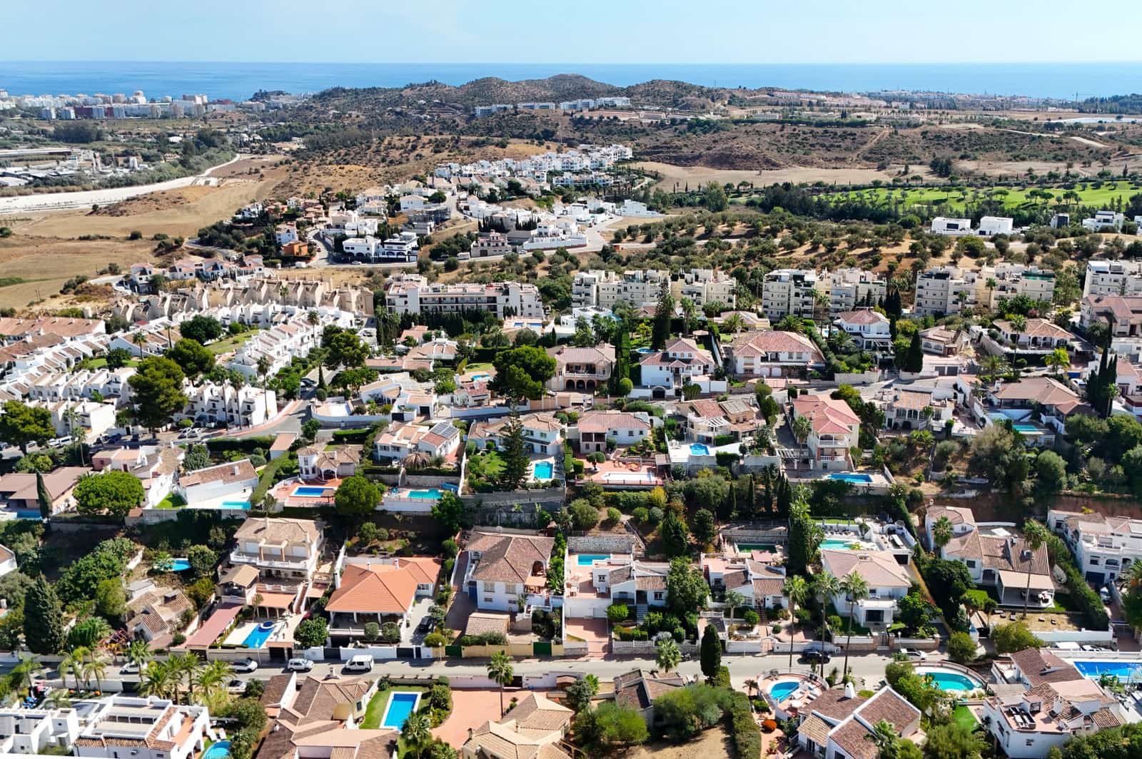 3 soveværelse Villa til salg i Mijas Costa med swimmingpool garage - € 675.000 (Ref: 9790279)