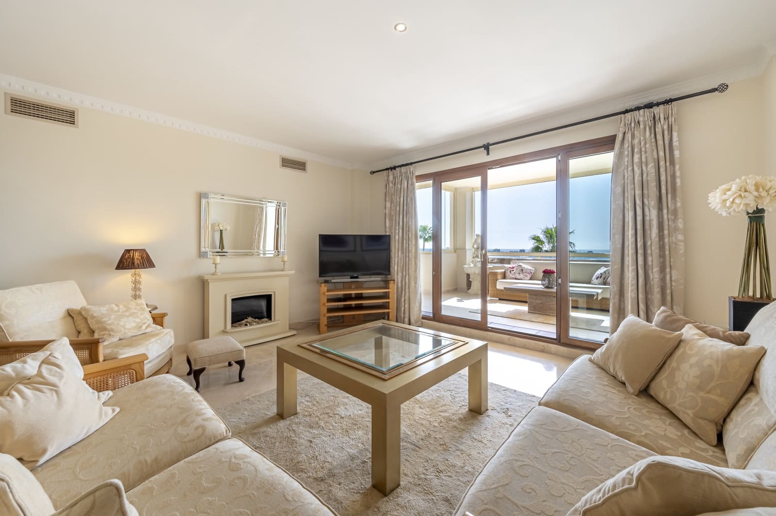 2 slaapkamer Appartement te koop in Estepona met zwembad garage - € 579.000 (Ref: 9798722)