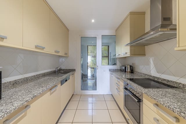 2 slaapkamer Appartement te koop in Estepona met zwembad garage - € 579.000 (Ref: 9798722)