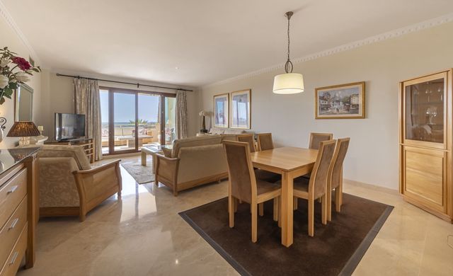 Apartamento de 2 habitaciones en El Paraiso, Estepona en venta con piscina garaje - 550.000 € (Ref: 9798722)