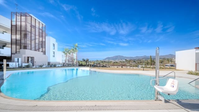 Apartamento de 3 habitaciones en Cancelada, Estepona en venta con piscina garaje - 635.000 € (Ref: 9803961)