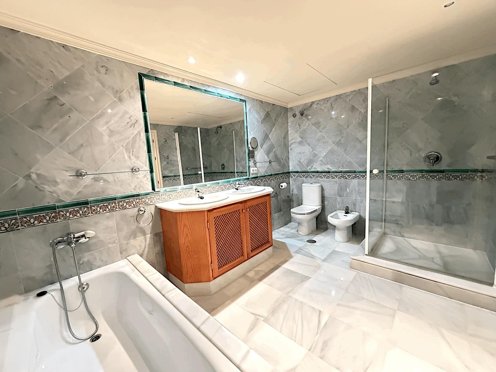 2 slaapkamer Appartement te koop in Monte Halcones met zwembad garage - € 565.000 (Ref: 9822033)