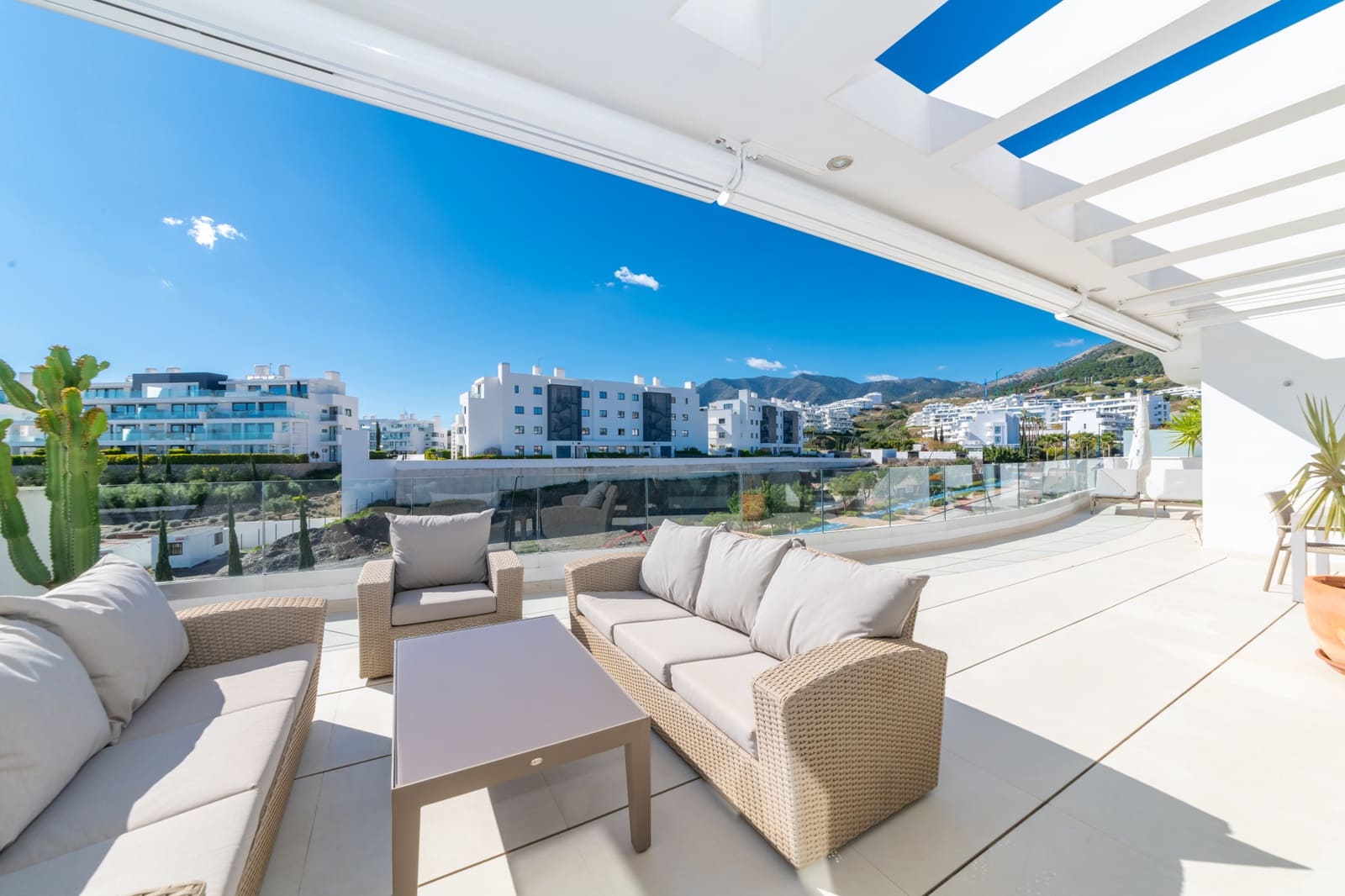 3 bedroom Apartment for sale in Benalmadena with pool garage - € 895,000 (Ref: 9824720)