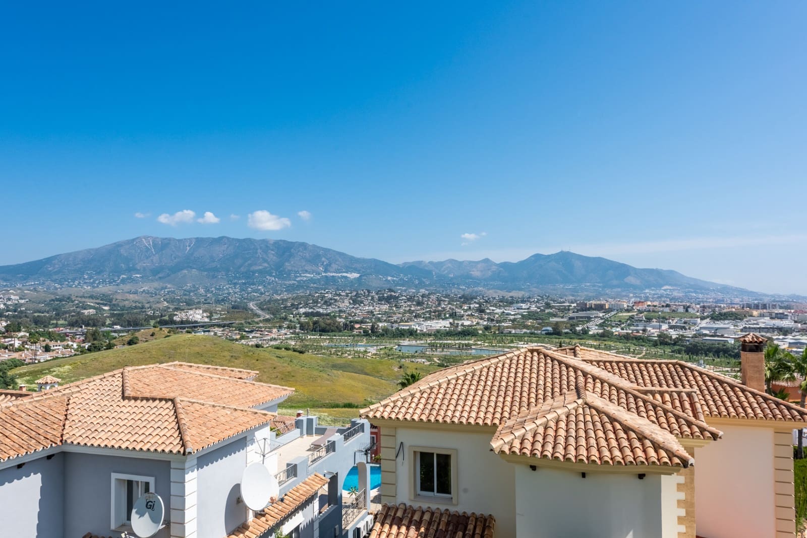 3 bedroom Villa for sale in Mijas Costa with pool garage - € 675,000 (Ref: 9824721)