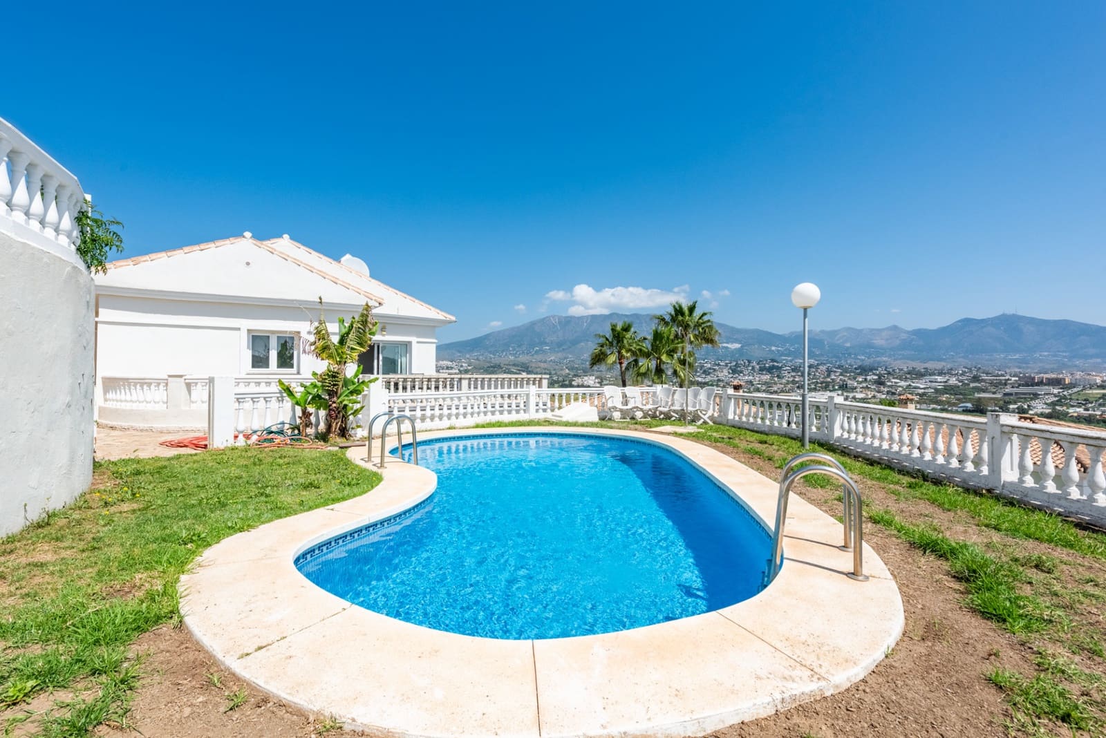 3 bedroom Villa for sale in Mijas Costa with pool garage - € 675,000 (Ref: 9824721)