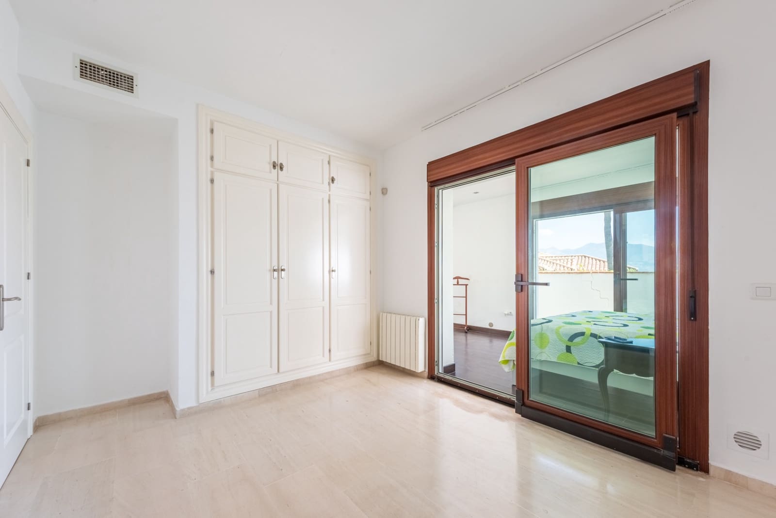 3 soveværelse Villa til salg i Mijas Costa med swimmingpool garage - € 675.000 (Ref: 9824721)