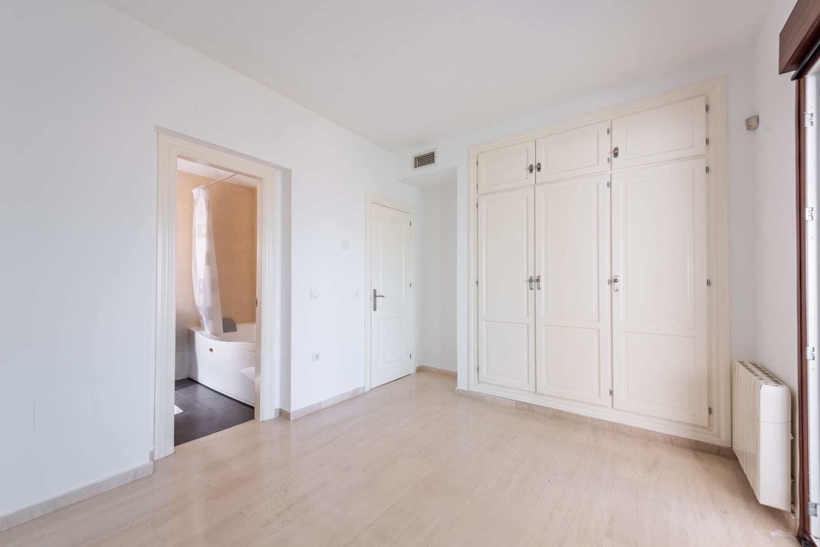 3 soveværelse Villa til salg i Mijas Costa med swimmingpool garage - € 675.000 (Ref: 9824721)
