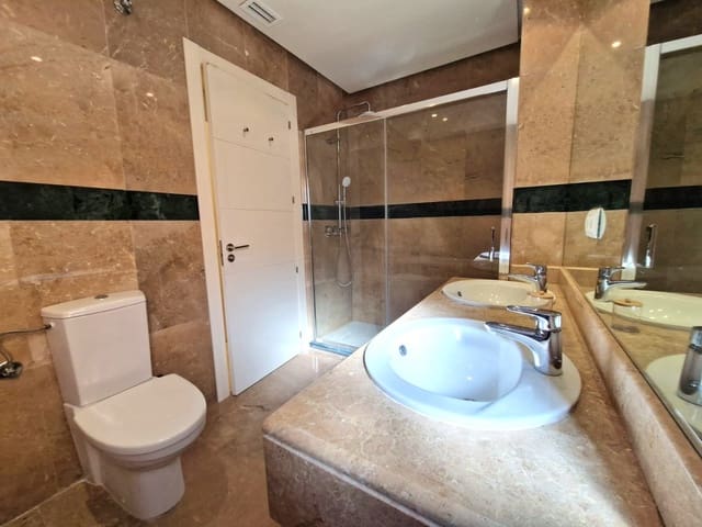 2 sypialnia Apartament na sprzedaż w Marbella z basenem garażem - 585 000 € (Ref: 9830733)