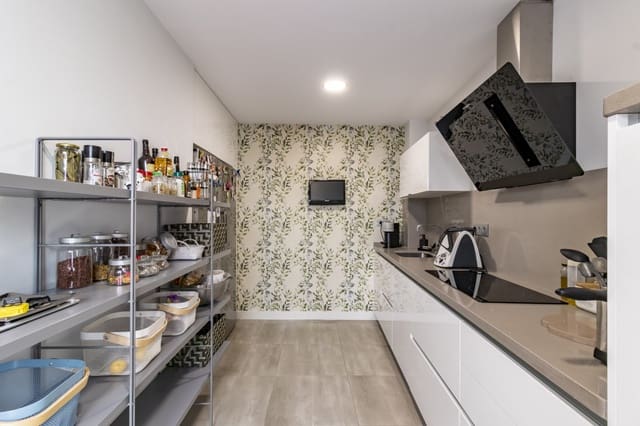 3 makuuhuone Paritalo myytävänä paikassa San Pedro de Alcantara, Marbella mukana uima-altaan 
autotalli - 950 000 € (Ref: 9830734)