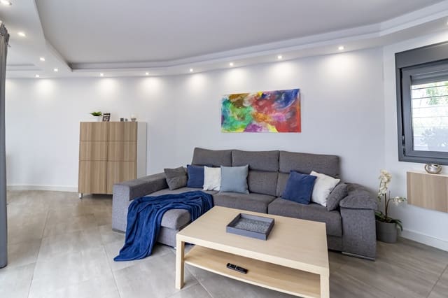 3 soveværelse Semi-Rækkehus til salg i San Pedro de Alcantara, Marbella med swimmingpool garage - € 899.000 (Ref: 9830734)