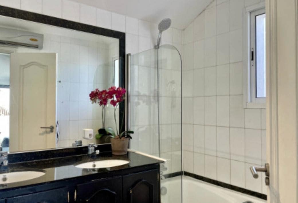 2 bedroom Penthouse for sale in Marbella with pool garage - € 650,000 (Ref: 9835231)