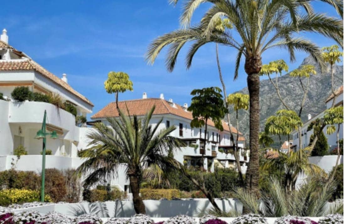 2 bedroom Penthouse for sale in Marbella with pool garage - € 650,000 (Ref: 9835231)