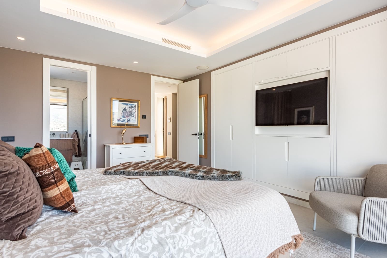3 bedroom Villa for sale in Mijas Costa with pool garage - € 1,895,000 (Ref: 9851523)