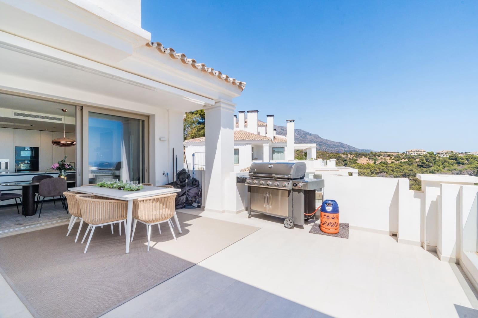 2 bedroom Apartment for sale in Marbella with pool garage - € 1,420,000 (Ref: 9851524)