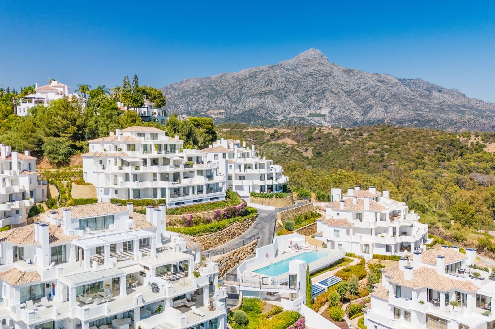 2 bedroom Apartment for sale in Marbella with pool garage - € 1,420,000 (Ref: 9851524)