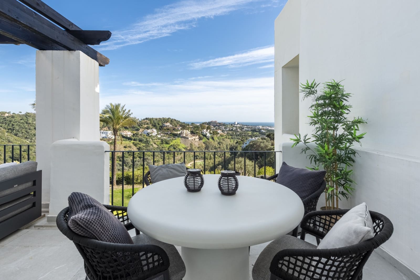 3 soverom Penthouse til salgs i Benahavis med svømmebasseng garasje - € 1 295 000 (Ref: 9851526)