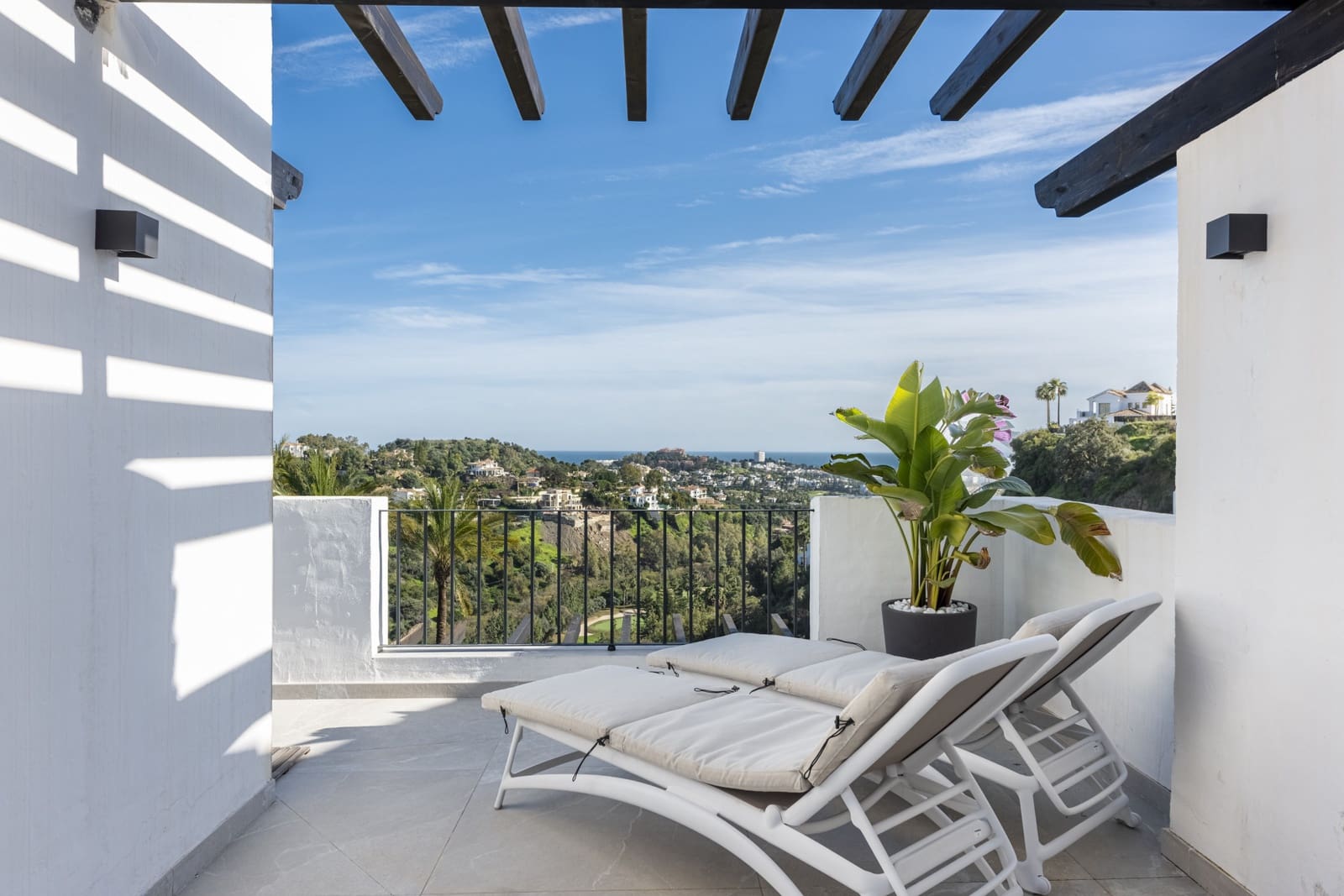 3 soverom Penthouse til salgs i Benahavis med svømmebasseng garasje - € 1 295 000 (Ref: 9851526)