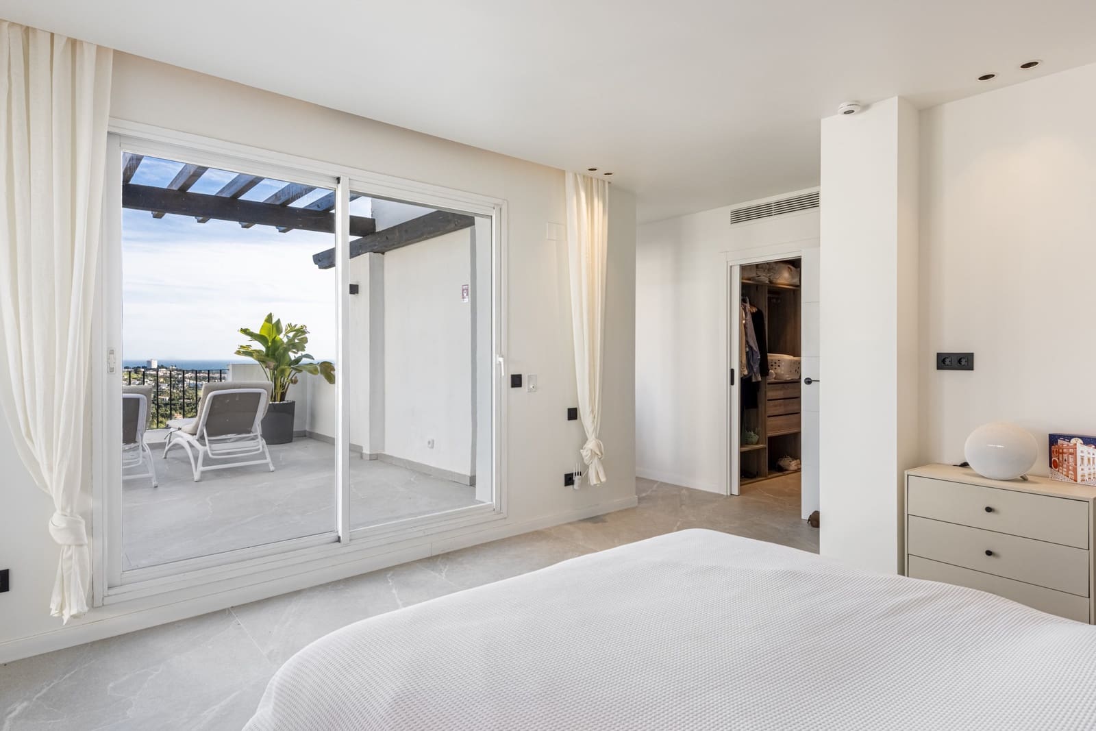 3 soverom Penthouse til salgs i Benahavis med svømmebasseng garasje - € 1 295 000 (Ref: 9851526)