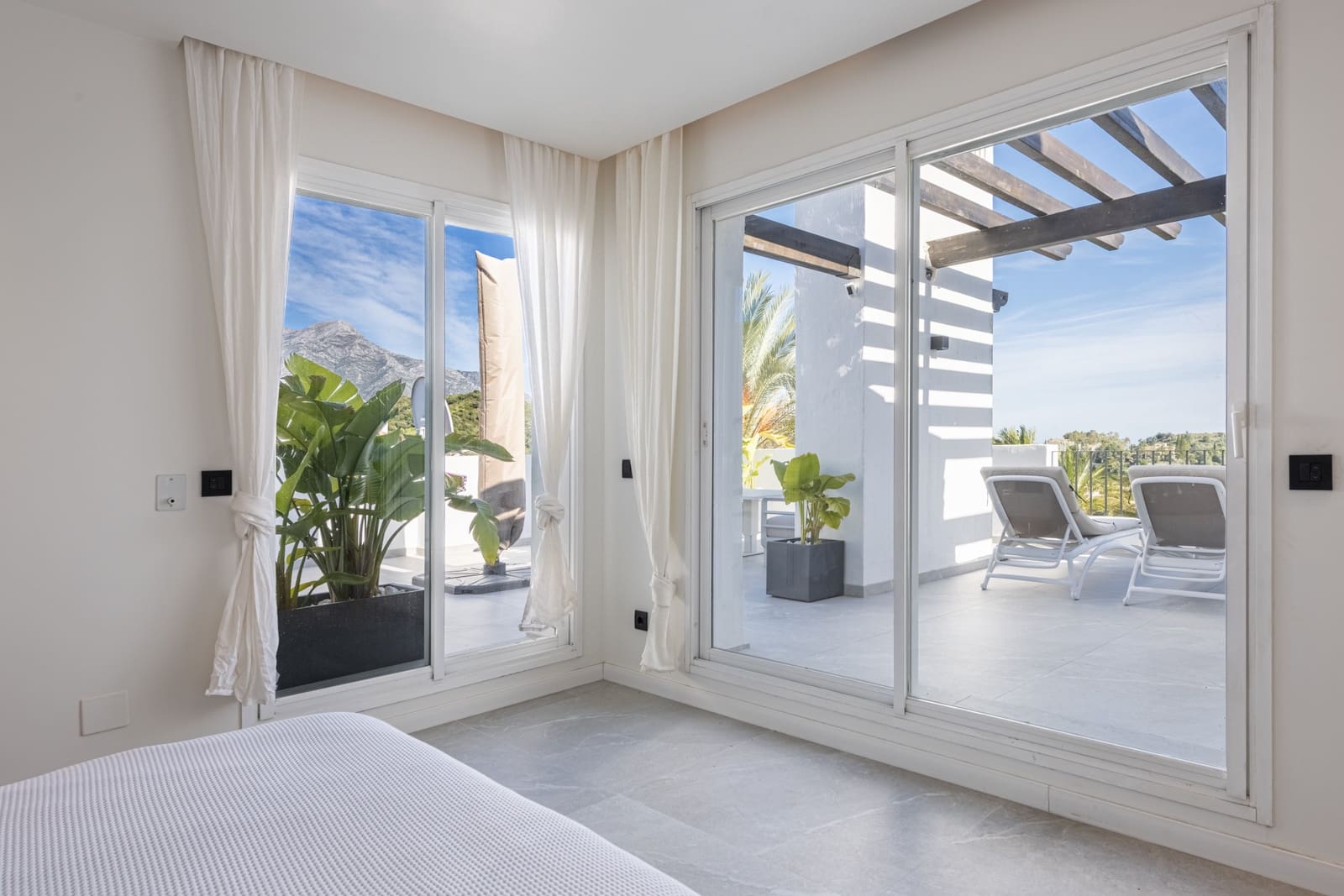 3 soverom Penthouse til salgs i Benahavis med svømmebasseng garasje - € 1 295 000 (Ref: 9851526)