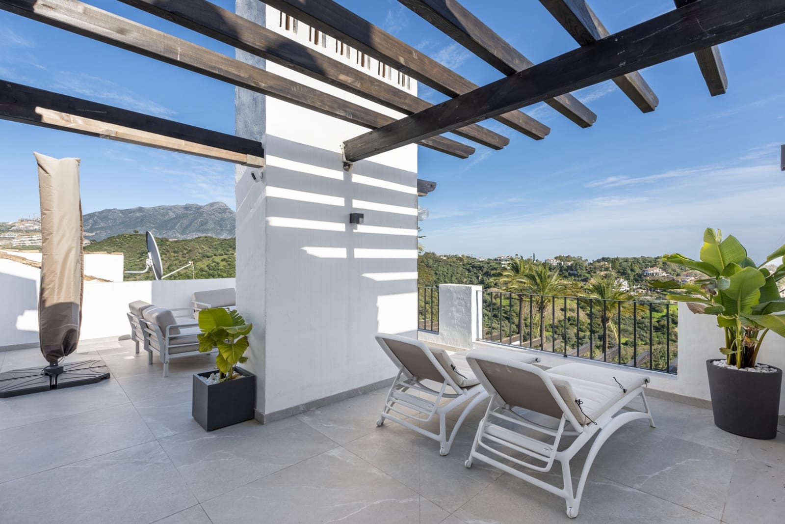 3 soverom Penthouse til salgs i Benahavis med svømmebasseng garasje - € 1 295 000 (Ref: 9851526)