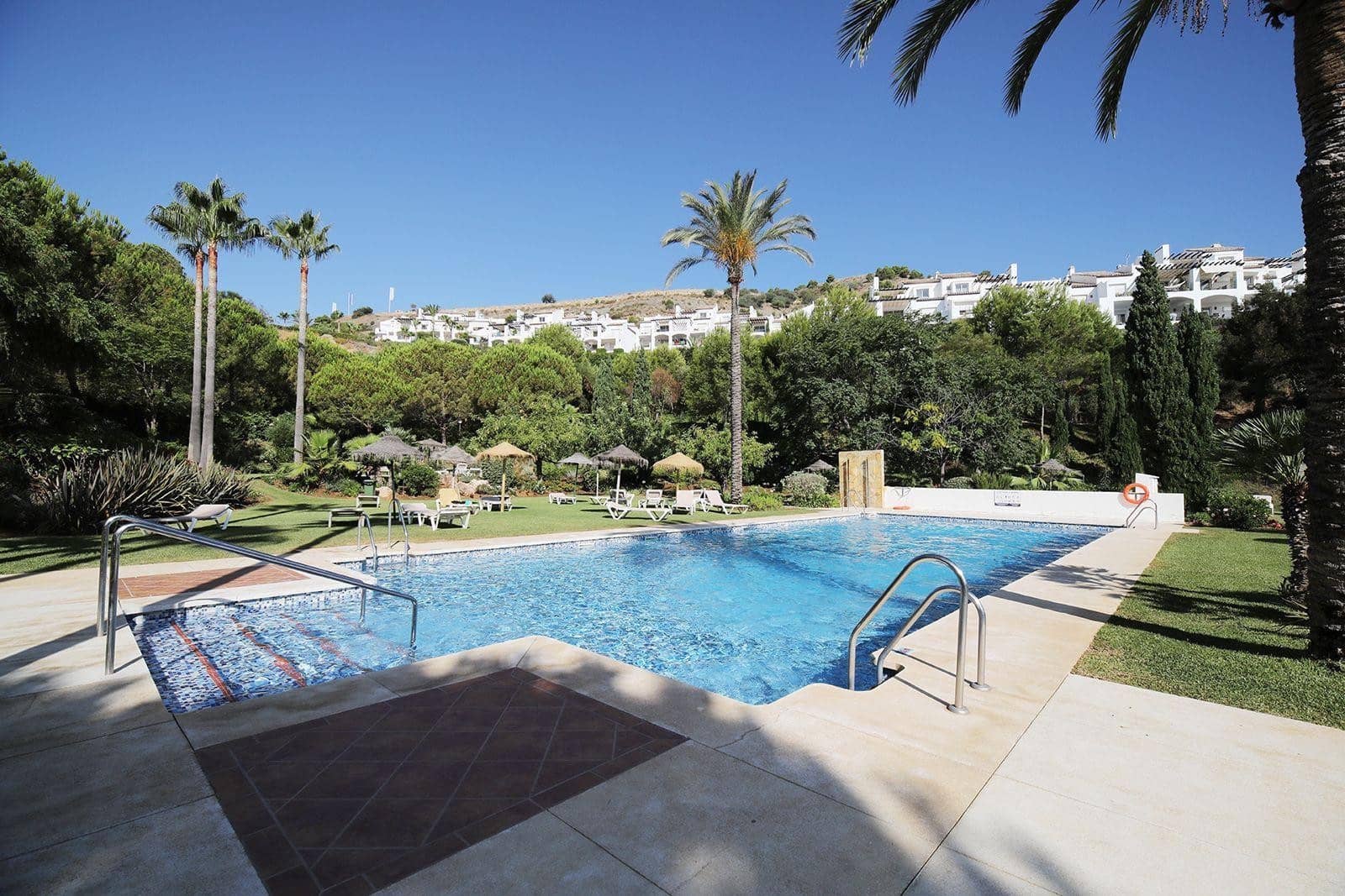 3 soverom Penthouse til salgs i Benahavis med svømmebasseng garasje - € 1 295 000 (Ref: 9851526)