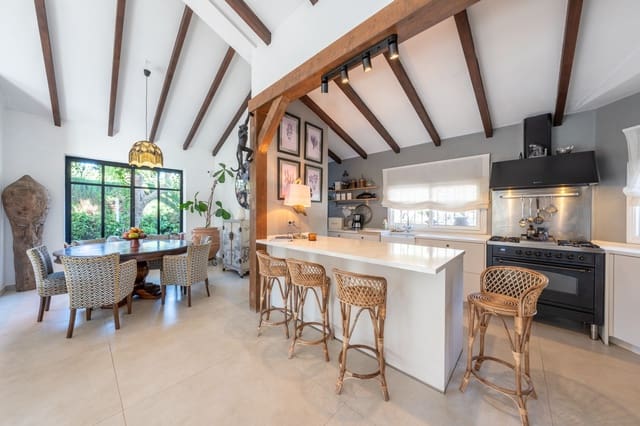 Chalet de 4 habitaciones en Atalaya-Isdabe, Estepona en venta con piscina garaje - 1.495.000 € (Ref: 9851527)