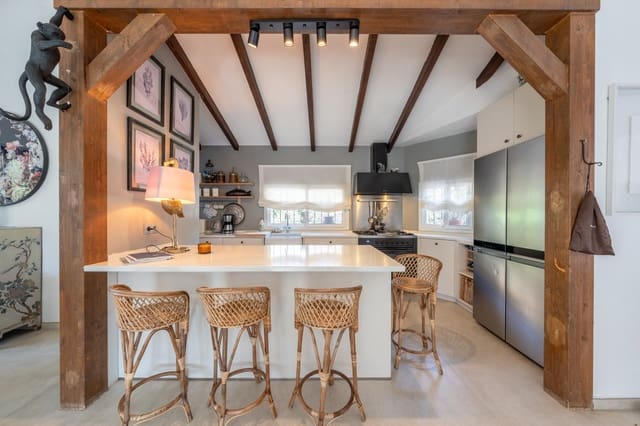Chalet de 4 habitaciones en Atalaya-Isdabe, Estepona en venta con piscina garaje - 1.495.000 € (Ref: 9851527)