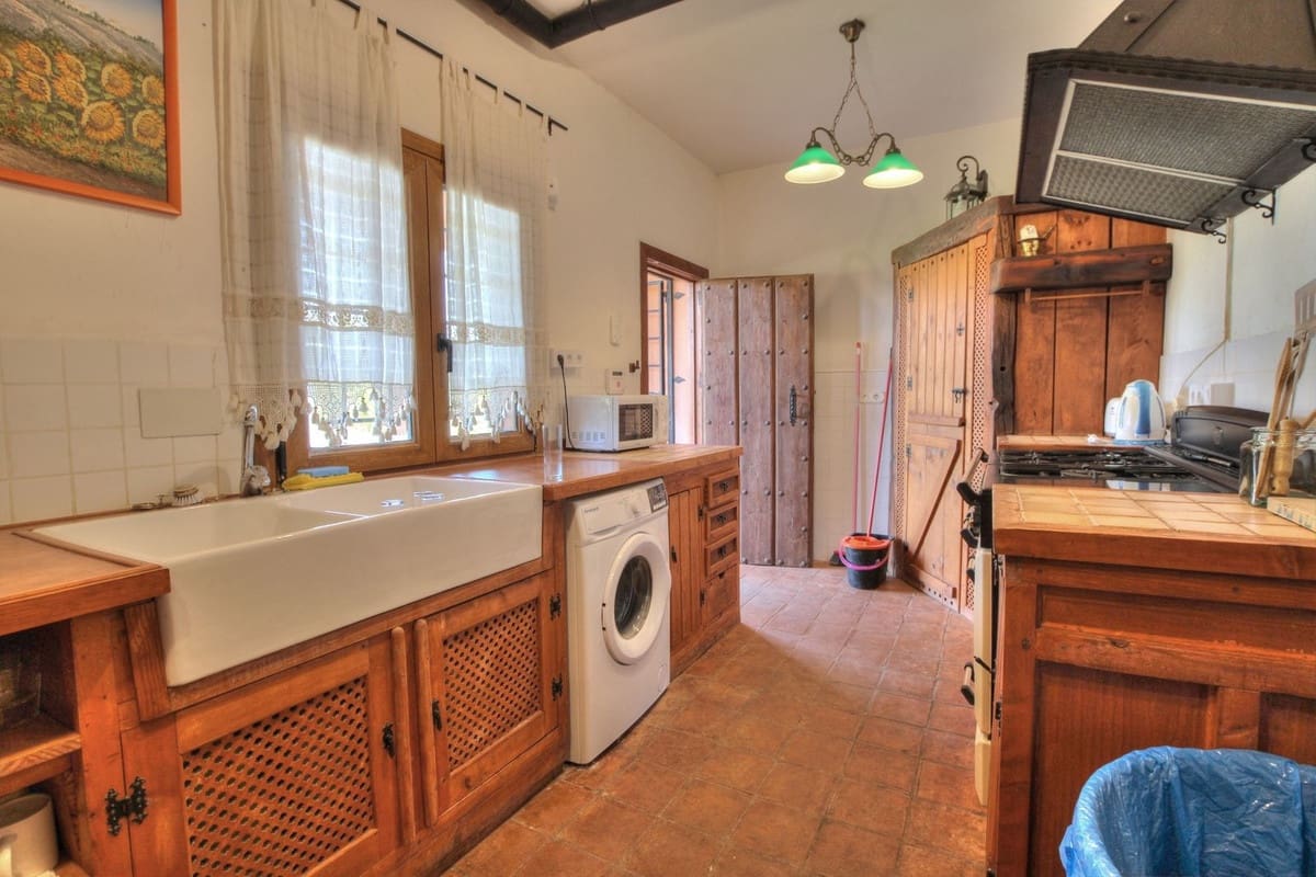 4 soveværelse Finca/Landehus til salg i Mijas Costa med swimmingpool garage - € 1.195.000 (Ref: 9851531)